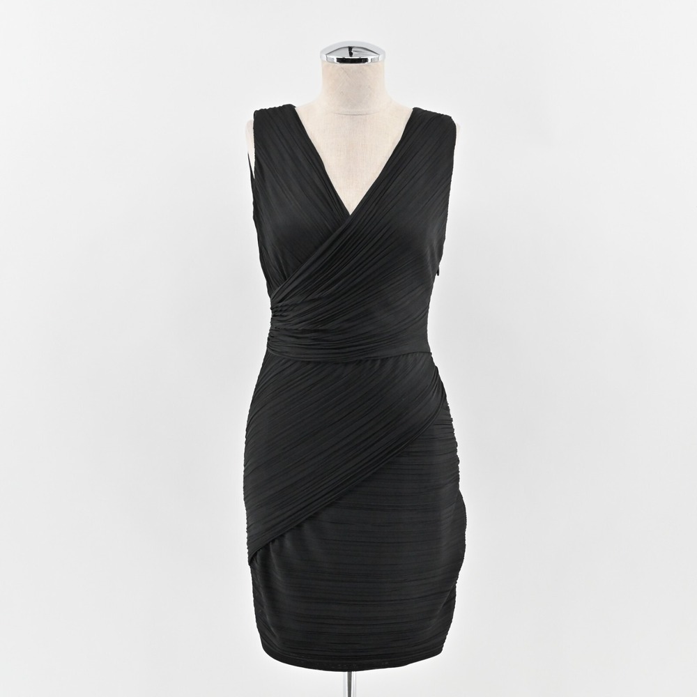 HALSTON HERITAGEβ Shirred Ruched Dress Size 4 Black Cocktail VNeck Pleated LBD